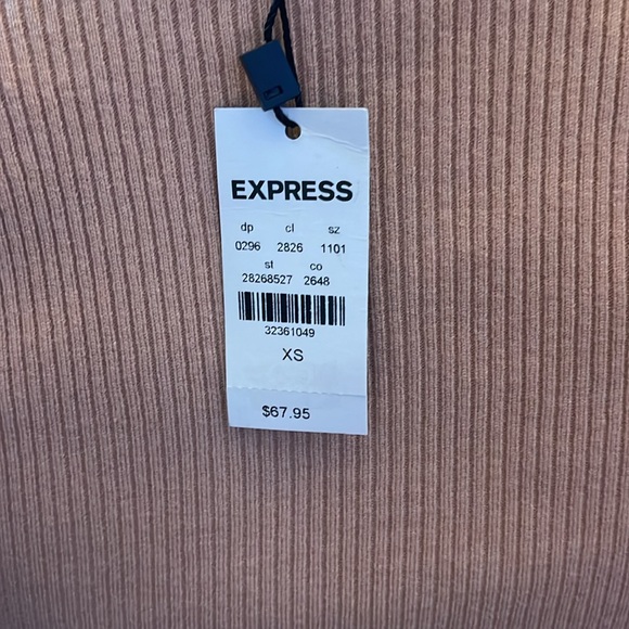 Express Ruffle Top - Picture 4 of 5